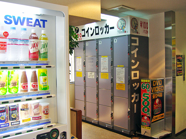 千葉中央のビデオボックス店内のコインロッカー