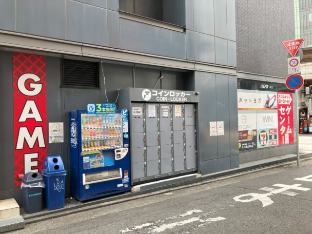 三宮駅前のテナントビルに設置されたフジコインロッカー