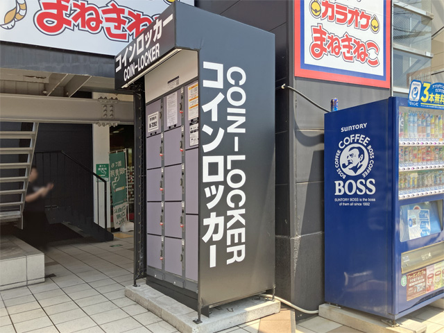 ARROW八尾駅前店 屋外のフジコインロッカー