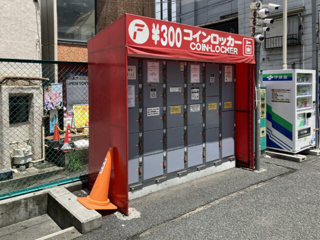 ピットデザイン第３駐車場にあるフジコインロッカー