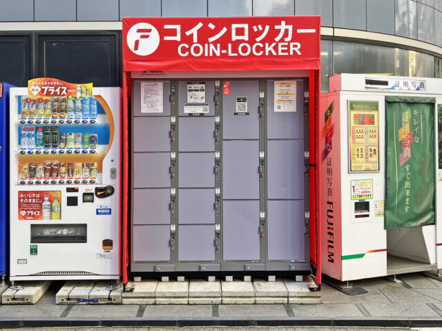 池袋駅北口のテナントビルのコインロッカー